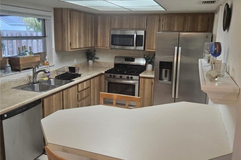 Casa en alquiler en Sunrise, Florida, 3 dormitorios, 109.53 m2 № 1986505 - foto 11