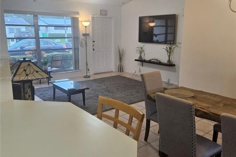 Casa en alquiler en Sunrise, Florida, 3 dormitorios, 109.53 m2 № 1986505 - foto 13