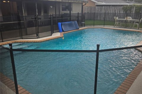 Casa en alquiler en Sunrise, Florida, 3 dormitorios, 109.53 m2 № 1986505 - foto 20