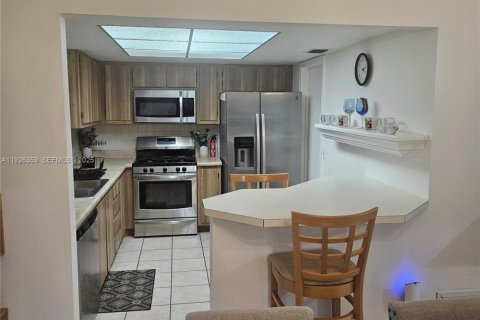 Casa en alquiler en Sunrise, Florida, 3 dormitorios, 109.53 m2 № 1986505 - foto 12