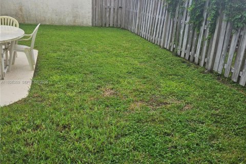 Casa en alquiler en Sunrise, Florida, 3 dormitorios, 109.53 m2 № 1986505 - foto 5