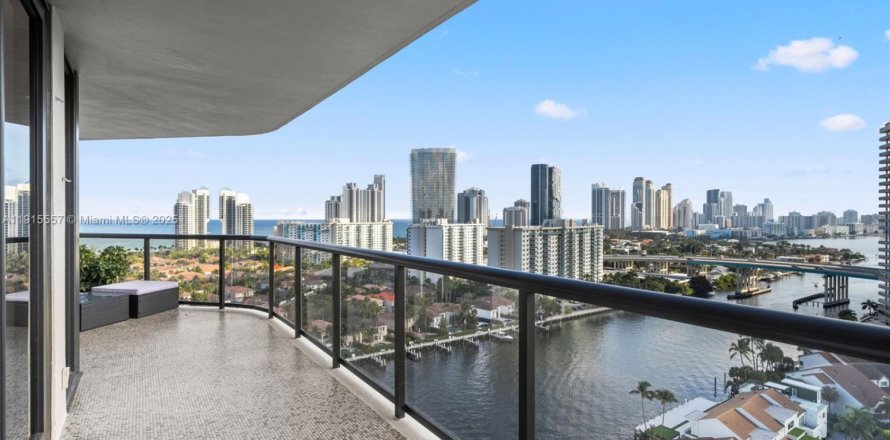 Condo in Aventura, Florida, 2 bedrooms  № 1971639