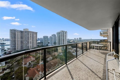 Condo in Aventura, Florida, 2 bedrooms  № 1971639 - photo 6