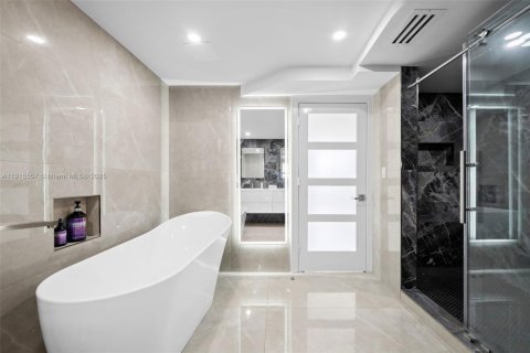 Condo in Aventura, Florida, 2 bedrooms  № 1971639 - photo 23