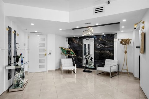Condo in Aventura, Florida, 2 bedrooms  № 1971639 - photo 13