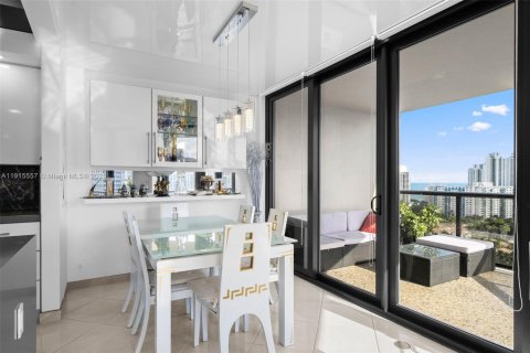 Condo in Aventura, Florida, 2 bedrooms  № 1971639 - photo 19