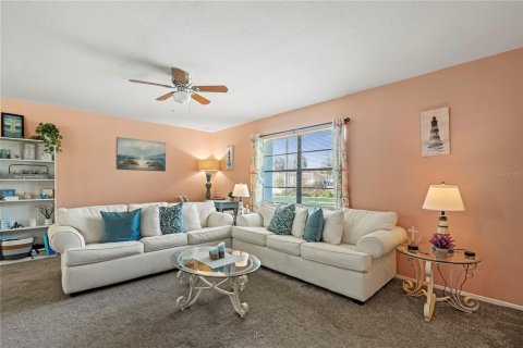 House in Spring Hill, Florida 2 bedrooms, 147.53 sq.m. № 1833060 - photo 11