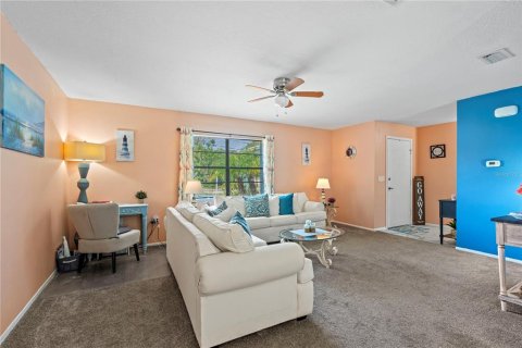House in Spring Hill, Florida 2 bedrooms, 147.53 sq.m. № 1833060 - photo 12