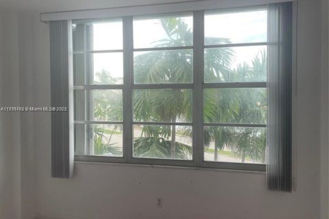 Condominio en venta en Miami Beach, Florida, 2 dormitorios, 95.69 m2 № 1860965 - foto 5