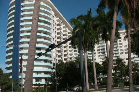 Condominio en venta en Miami Beach, Florida, 2 dormitorios, 95.69 m2 № 1860965 - foto 14
