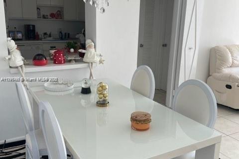 Condominio en venta en Miami Beach, Florida, 2 dormitorios, 95.69 m2 № 1860965 - foto 1