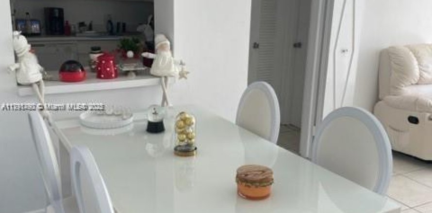 Condominio en Miami Beach, Florida, 2 dormitorios  № 1860965