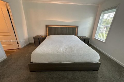 House in Clewiston, Florida 3 bedrooms, 116.69 sq.m. № 1702387 - photo 10