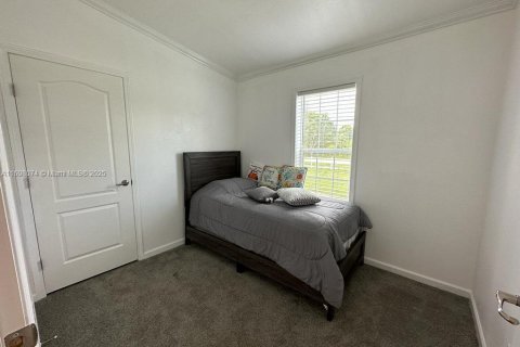 House in Clewiston, Florida 3 bedrooms, 116.69 sq.m. № 1702387 - photo 13