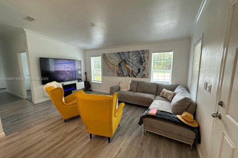 House in Clewiston, Florida 3 bedrooms, 116.69 sq.m. № 1702387 - photo 6