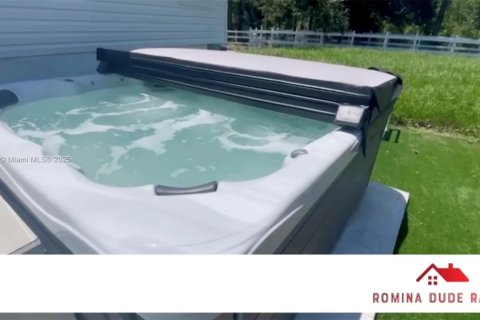 House in Clewiston, Florida 3 bedrooms, 116.69 sq.m. № 1702387 - photo 14