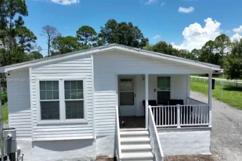 House in Clewiston, Florida 3 bedrooms, 116.69 sq.m. № 1702387 - photo 3