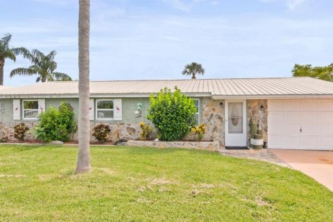 Casa en venta en Hernando Beach, Florida, 3 dormitorios, 129.32 m2 № 1911587 - foto 1
