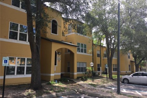 Condo in Orlando, Florida, 2 bedrooms  № 2200717 - photo 2