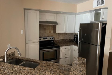 Condo in Orlando, Florida, 2 bedrooms  № 2200717 - photo 7