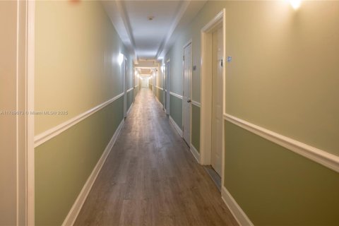 Condo in Coral Gables, Florida, 2 bedrooms  № 1752249 - photo 3