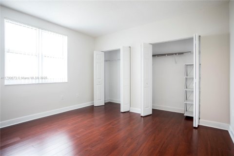 Condo in Coral Gables, Florida, 2 bedrooms  № 1752249 - photo 12