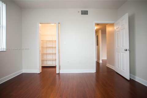 Condo in Coral Gables, Florida, 2 bedrooms  № 1752249 - photo 9