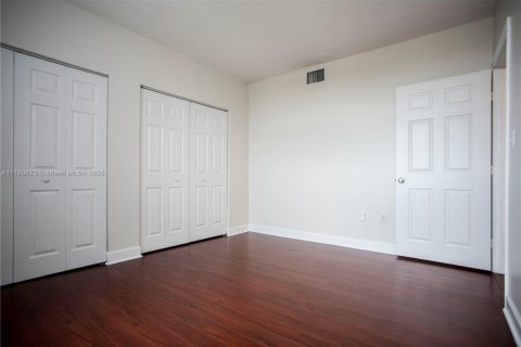 Condo in Coral Gables, Florida, 2 bedrooms  № 1752249 - photo 14