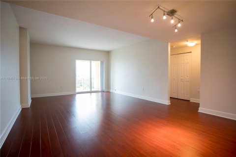 Condo in Coral Gables, Florida, 2 bedrooms  № 1752249 - photo 4