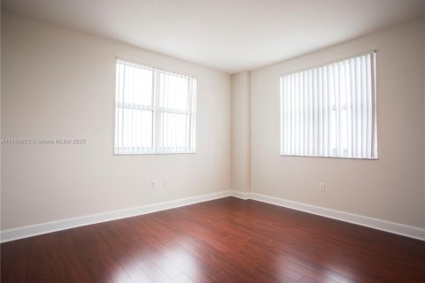Condo in Coral Gables, Florida, 2 bedrooms  № 1752249 - photo 6