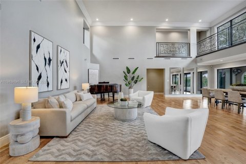 House in Hollywood, Florida 5 bedrooms, 617.89 sq.m. № 2030741 - photo 15