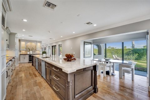 House in Hollywood, Florida 5 bedrooms, 617.89 sq.m. № 2030741 - photo 20