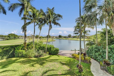 House in Hollywood, Florida 5 bedrooms, 617.89 sq.m. № 2030741 - photo 11