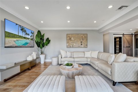 House in Hollywood, Florida 5 bedrooms, 617.89 sq.m. № 2030741 - photo 29