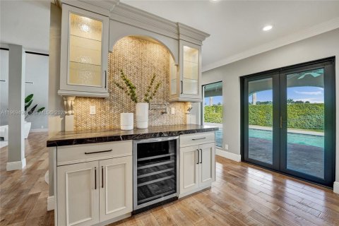 House in Hollywood, Florida 5 bedrooms, 617.89 sq.m. № 2030741 - photo 26