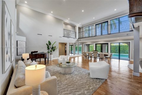 House in Hollywood, Florida 5 bedrooms, 617.89 sq.m. № 2030741 - photo 2