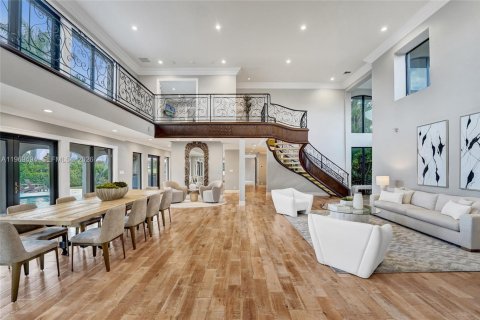 House in Hollywood, Florida 5 bedrooms, 617.89 sq.m. № 2030741 - photo 17