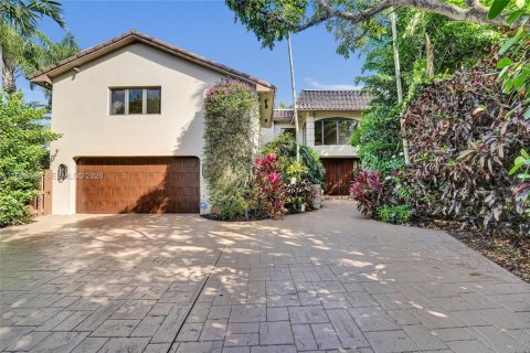 House in Hollywood, Florida 5 bedrooms, 617.89 sq.m. № 2030741 - photo 12