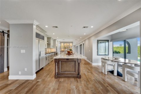 House in Hollywood, Florida 5 bedrooms, 617.89 sq.m. № 2030741 - photo 22