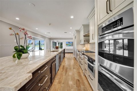 House in Hollywood, Florida 5 bedrooms, 617.89 sq.m. № 2030741 - photo 24