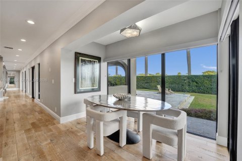 House in Hollywood, Florida 5 bedrooms, 617.89 sq.m. № 2030741 - photo 27