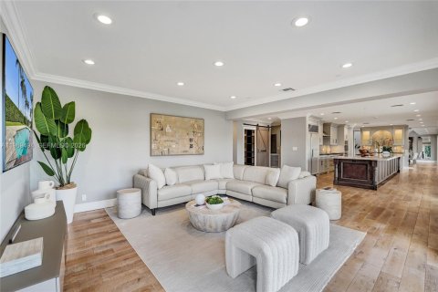 House in Hollywood, Florida 5 bedrooms, 617.89 sq.m. № 2030741 - photo 5