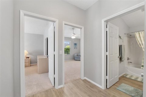 House in The Villages, Florida 2 bedrooms, 107.4 sq.m. № 1879987 - photo 25
