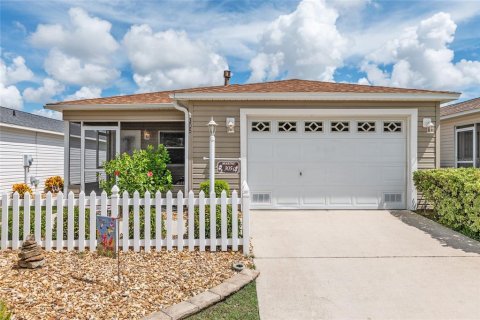 House in The Villages, Florida 2 bedrooms, 107.4 sq.m. № 1879987 - photo 1