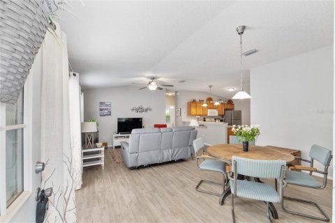 House in The Villages, Florida 2 bedrooms, 107.4 sq.m. № 1879987 - photo 8