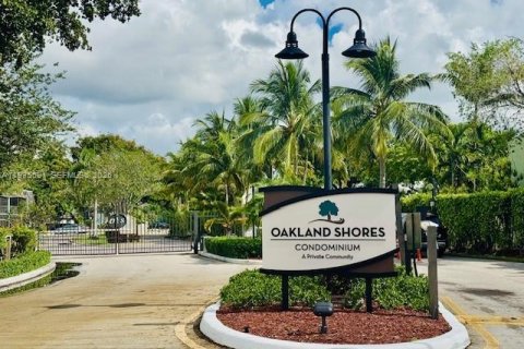 Condo à Oakland Park, Floride, 2 chambres  № 2063676