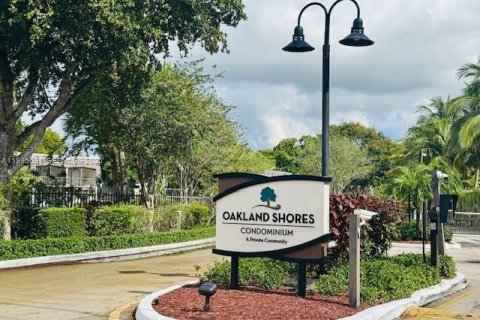 Copropriété à vendre à Oakland Park, Floride: 2 chambres, 97.55 m2 № 2063676 - photo 2