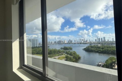 Villa ou maison à louer à North Miami Beach, Floride: 3 chambres № 2013462 - photo 4