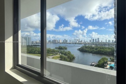 Villa ou maison à louer à North Miami Beach, Floride: 3 chambres № 2013462 - photo 2