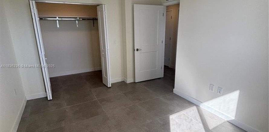 Villa ou maison à North Miami Beach, Floride 3 chambres № 2013462